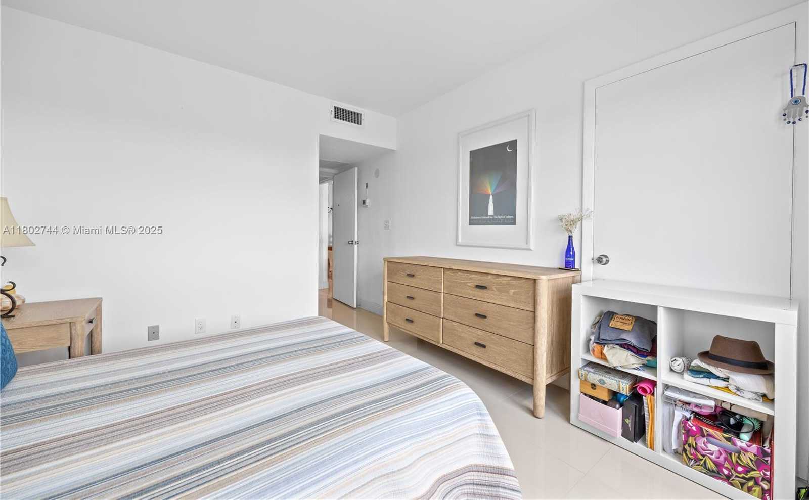 Small Image of 5700 COLLINS AVE #7G, Miami Beach Number 15