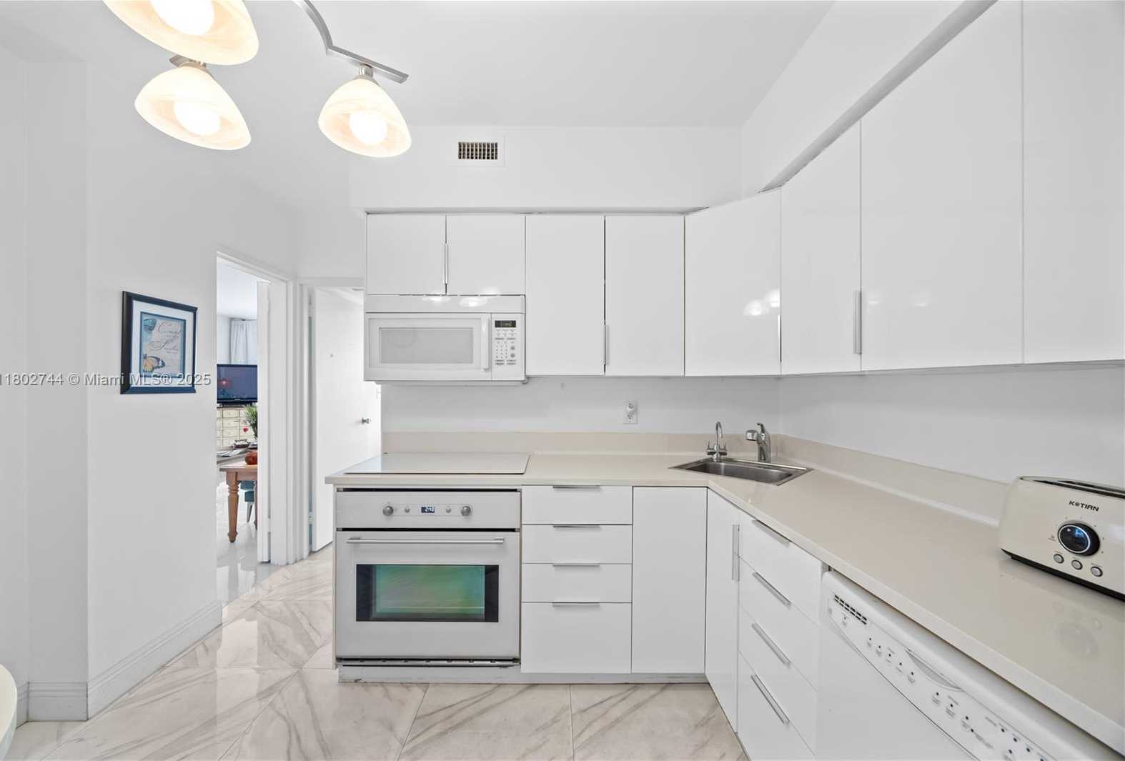 Small Image of 5700 COLLINS AVE #7G, Miami Beach Number 18