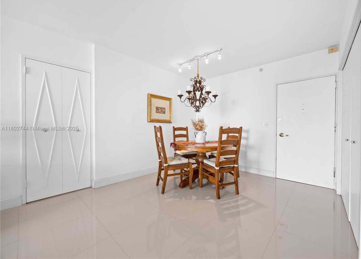 Small Image of 5700 COLLINS AVE #7G, Miami Beach Number 19