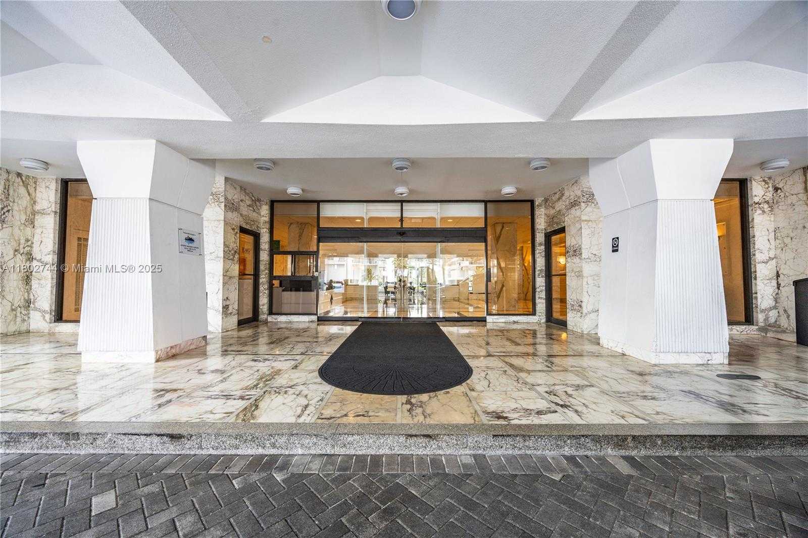 Small Image of 5700 COLLINS AVE #7G, Miami Beach Number 2