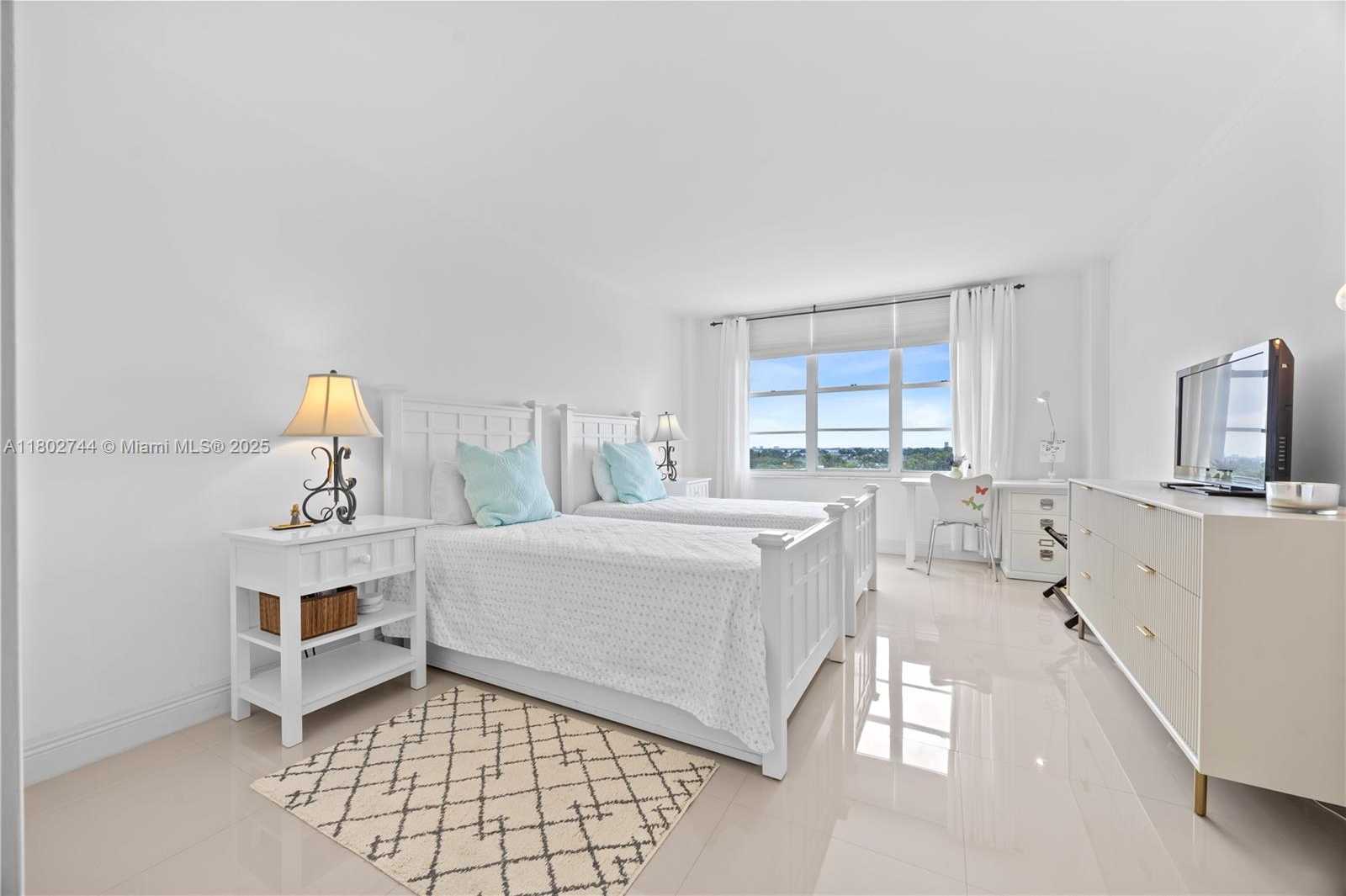 Small Image of 5700 COLLINS AVE #7G, Miami Beach Number 20