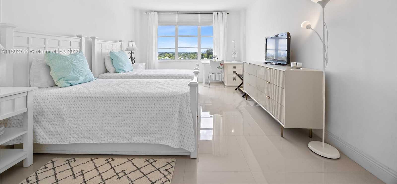 Small Image of 5700 COLLINS AVE #7G, Miami Beach Number 21
