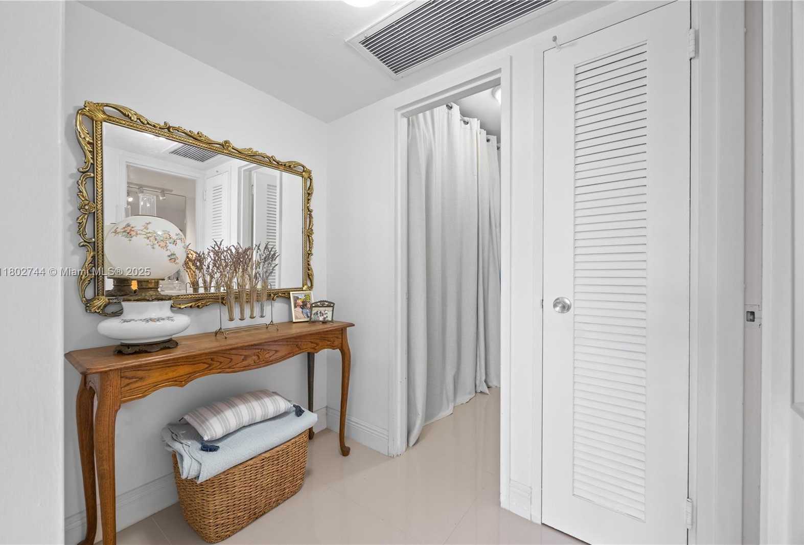 Small Image of 5700 COLLINS AVE #7G, Miami Beach Number 23