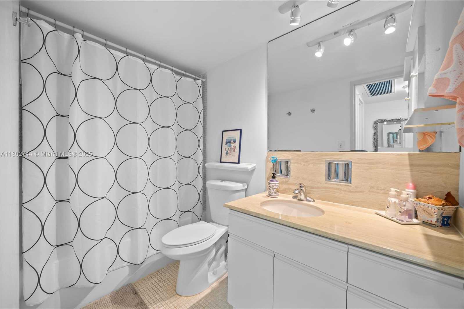 Small Image of 5700 COLLINS AVE #7G, Miami Beach Number 24
