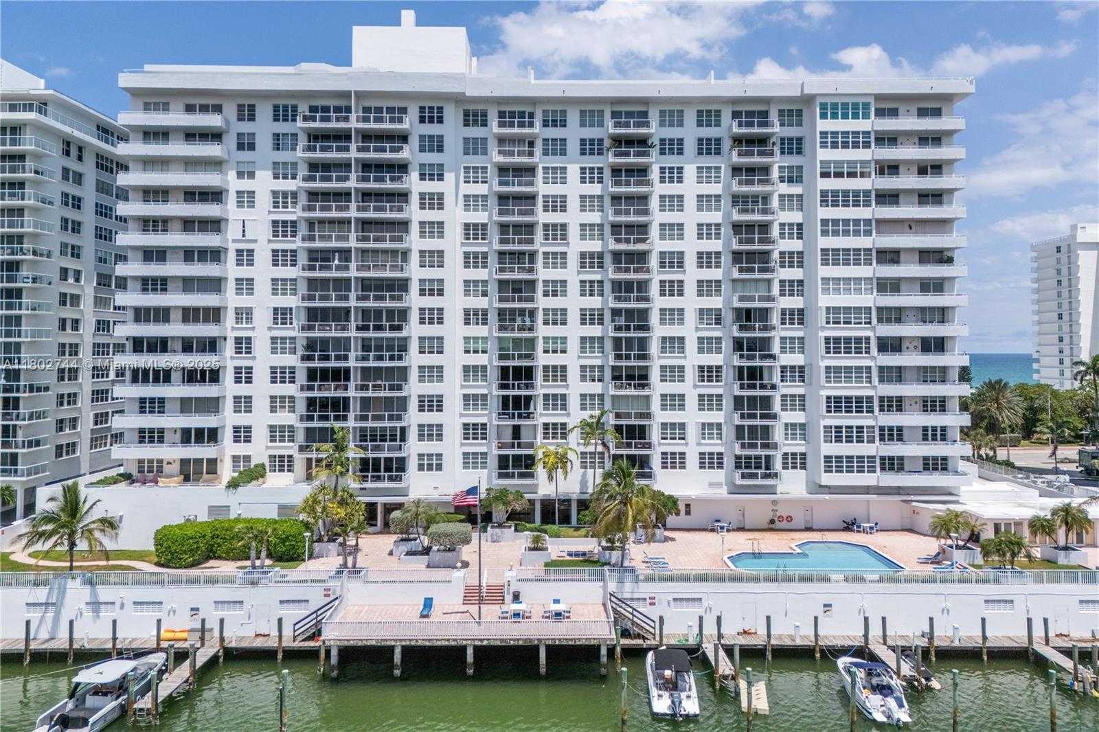 Small Image of 5700 COLLINS AVE #7G, Miami Beach Number 25