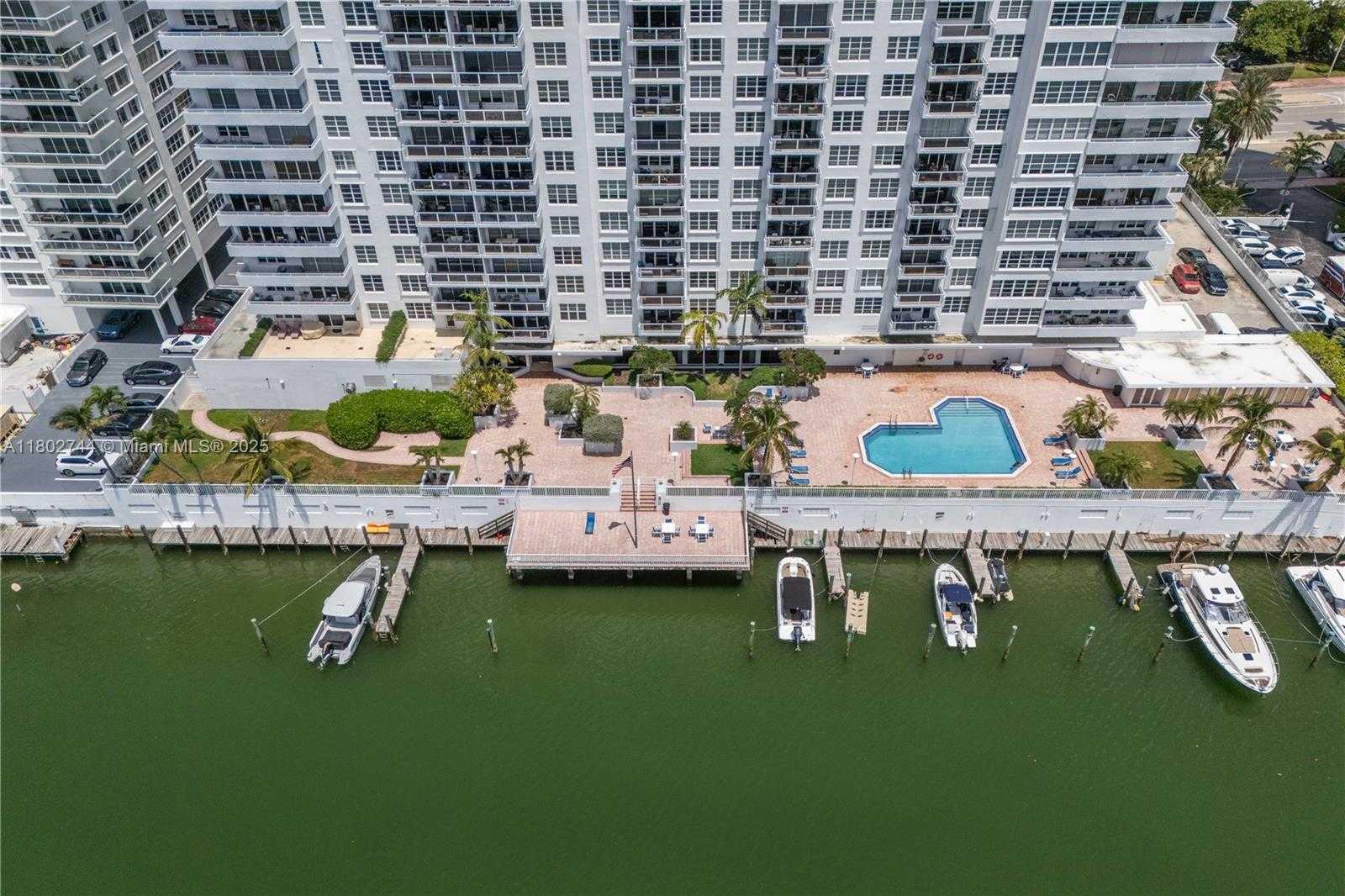 Small Image of 5700 COLLINS AVE #7G, Miami Beach Number 26
