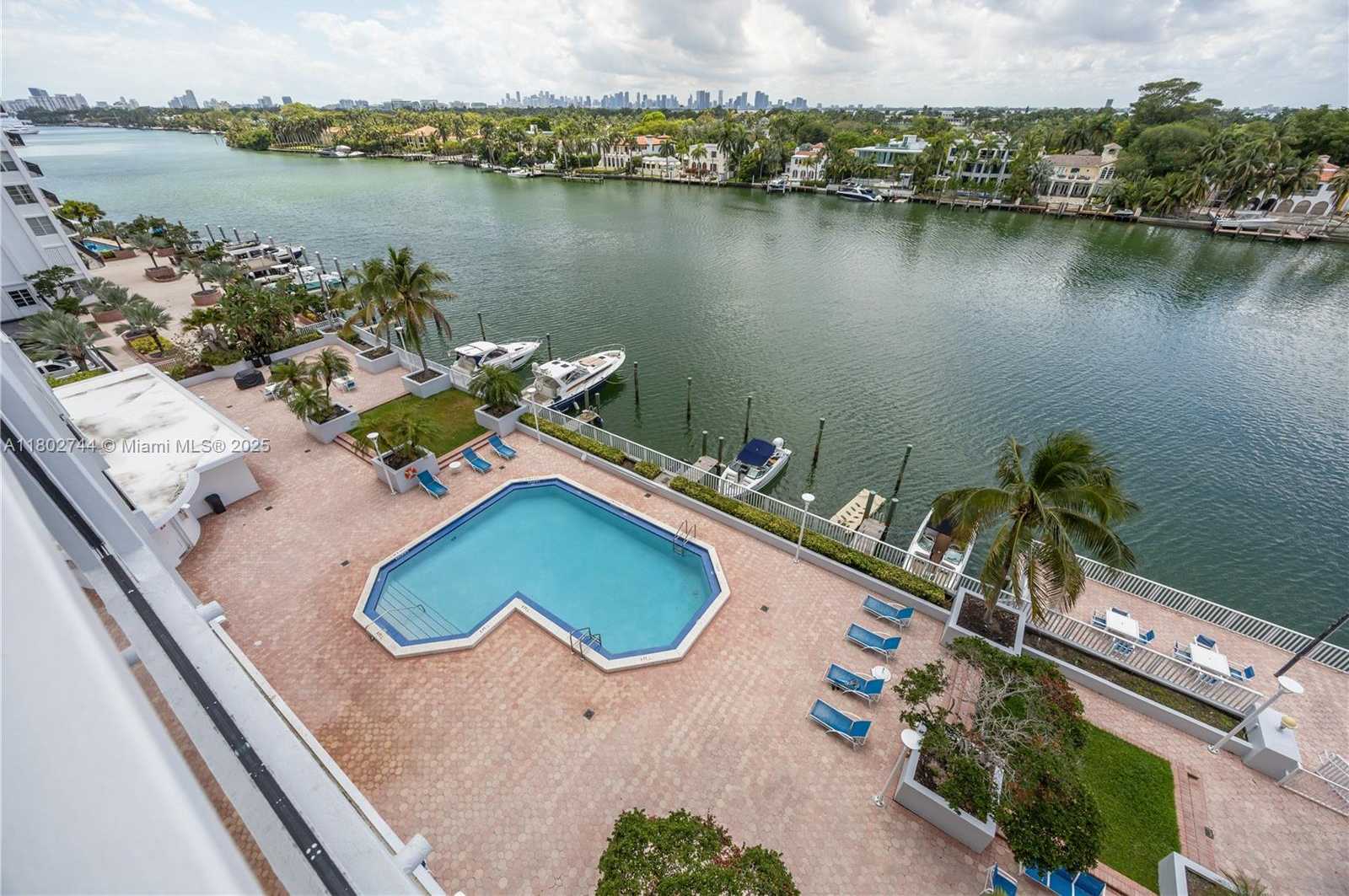 Small Image of 5700 COLLINS AVE #7G, Miami Beach Number 28