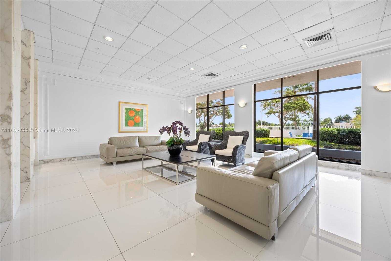Small Image of 5700 COLLINS AVE #7G, Miami Beach Number 3