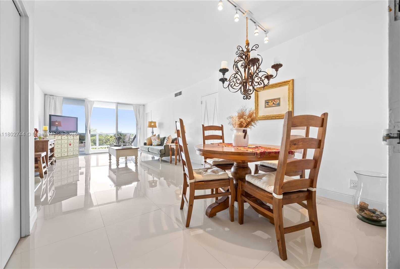Small Image of 5700 COLLINS AVE #7G, Miami Beach Number 5