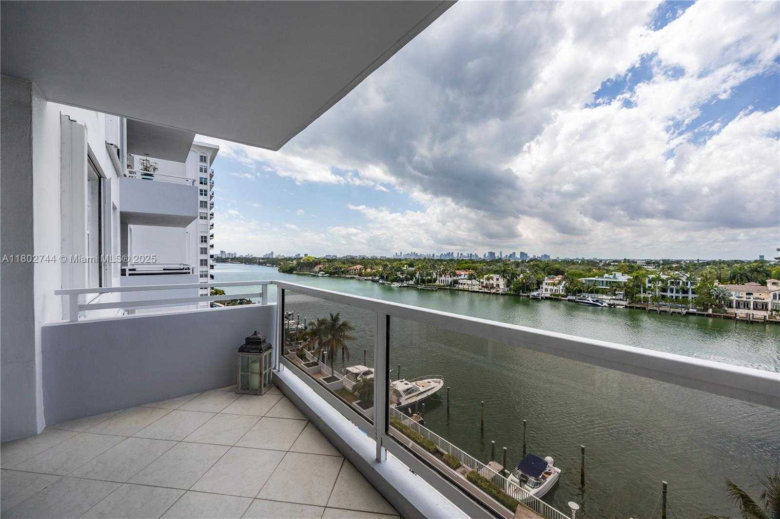 Small Image of 5700 COLLINS AVE #7G, Miami Beach Number 8