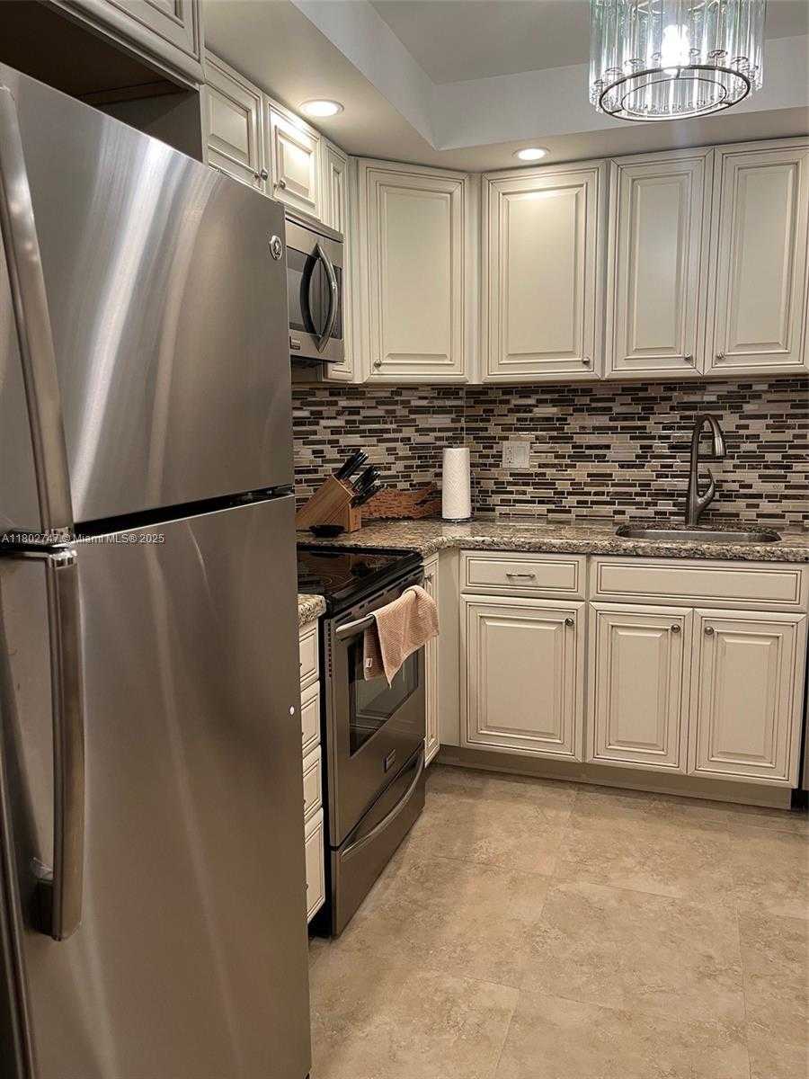 Small Image of 300 BAYVIEW DR #2105, Sunny Isles Beach Number 11