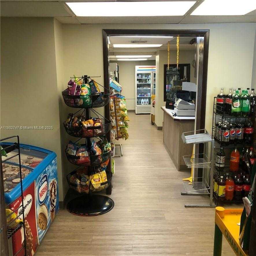 Small Image of 300 BAYVIEW DR #2105, Sunny Isles Beach Number 26