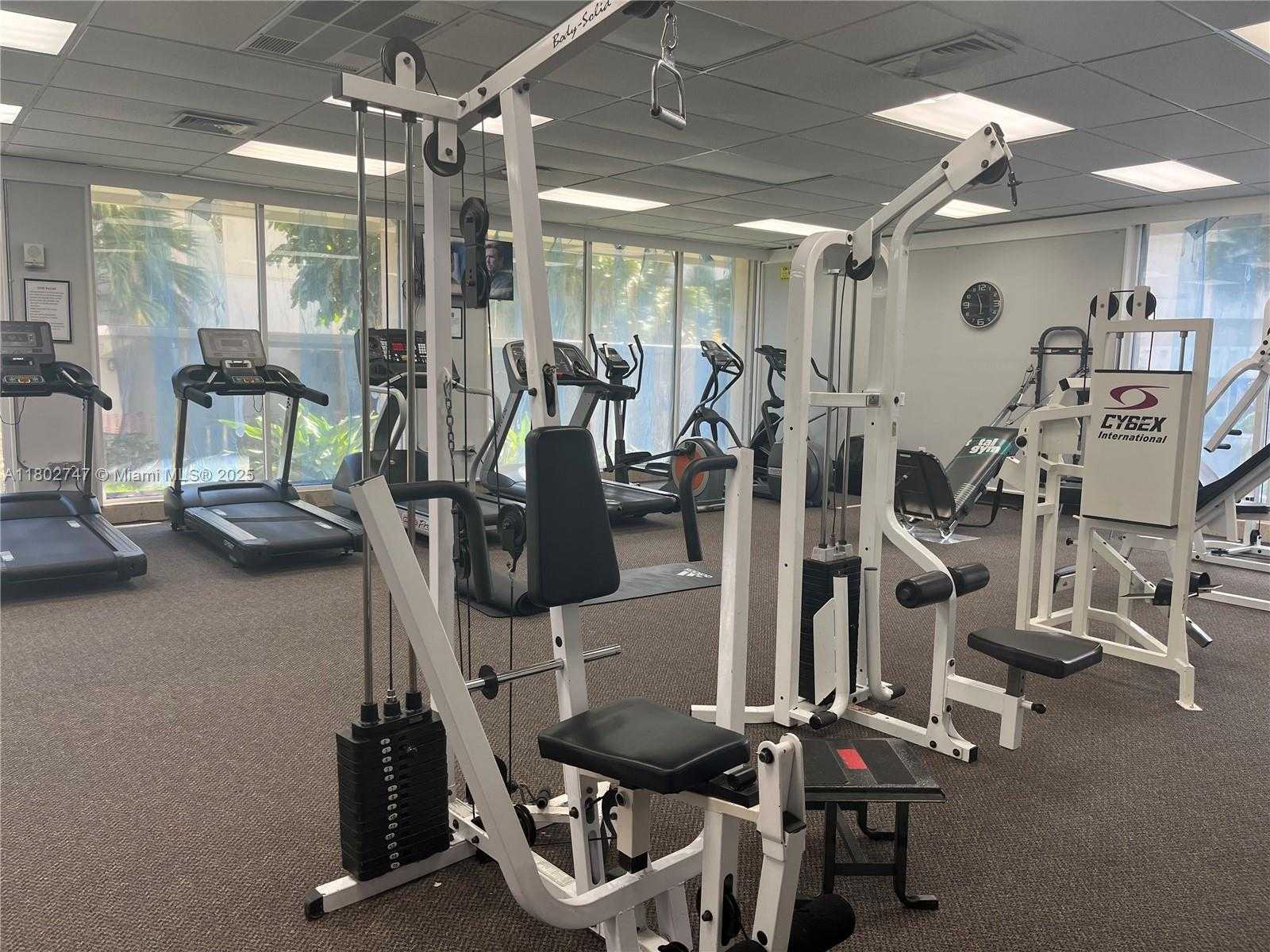 Small Image of 300 BAYVIEW DR #2105, Sunny Isles Beach Number 3