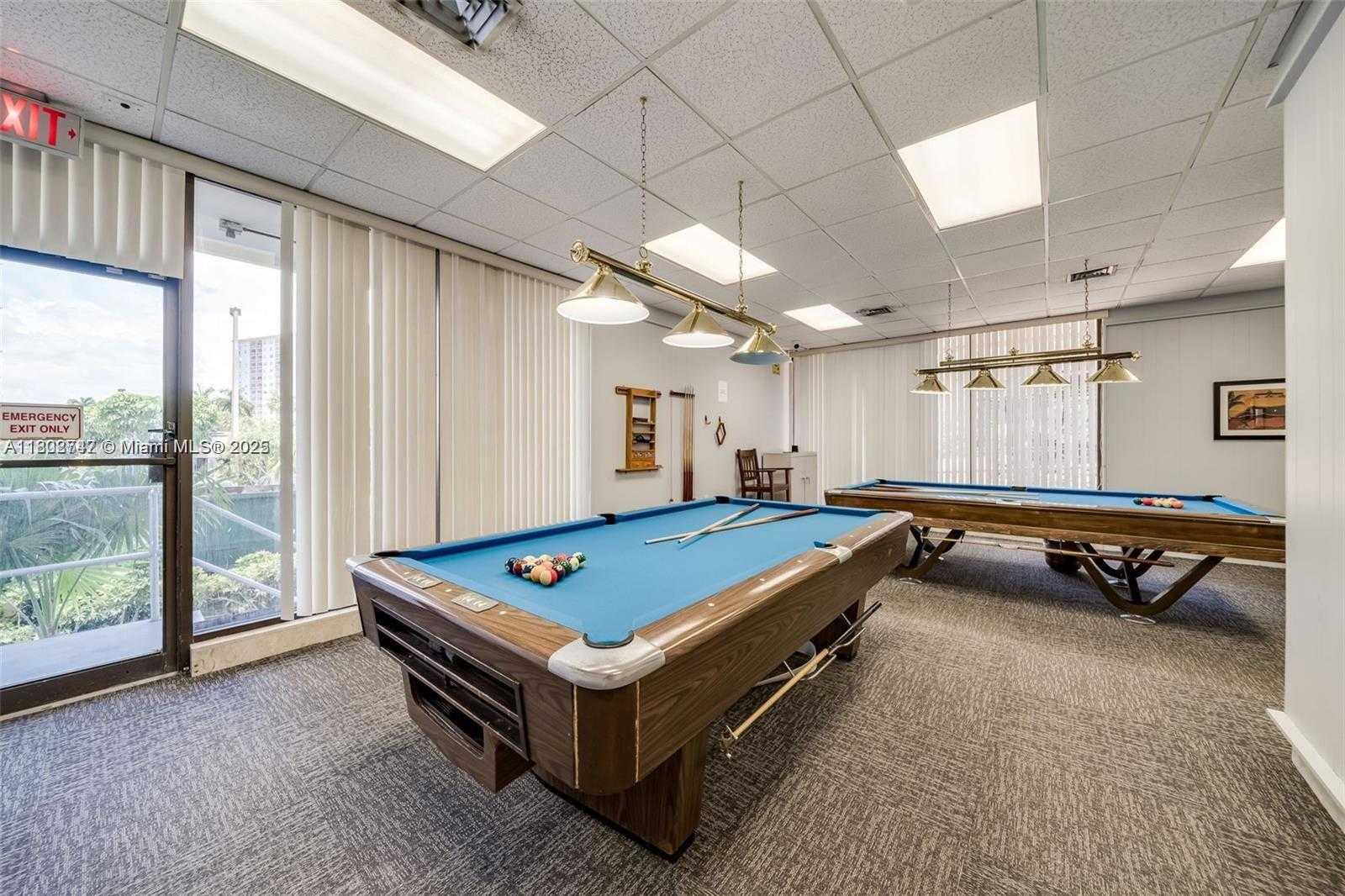 Small Image of 300 BAYVIEW DR #2105, Sunny Isles Beach Number 31