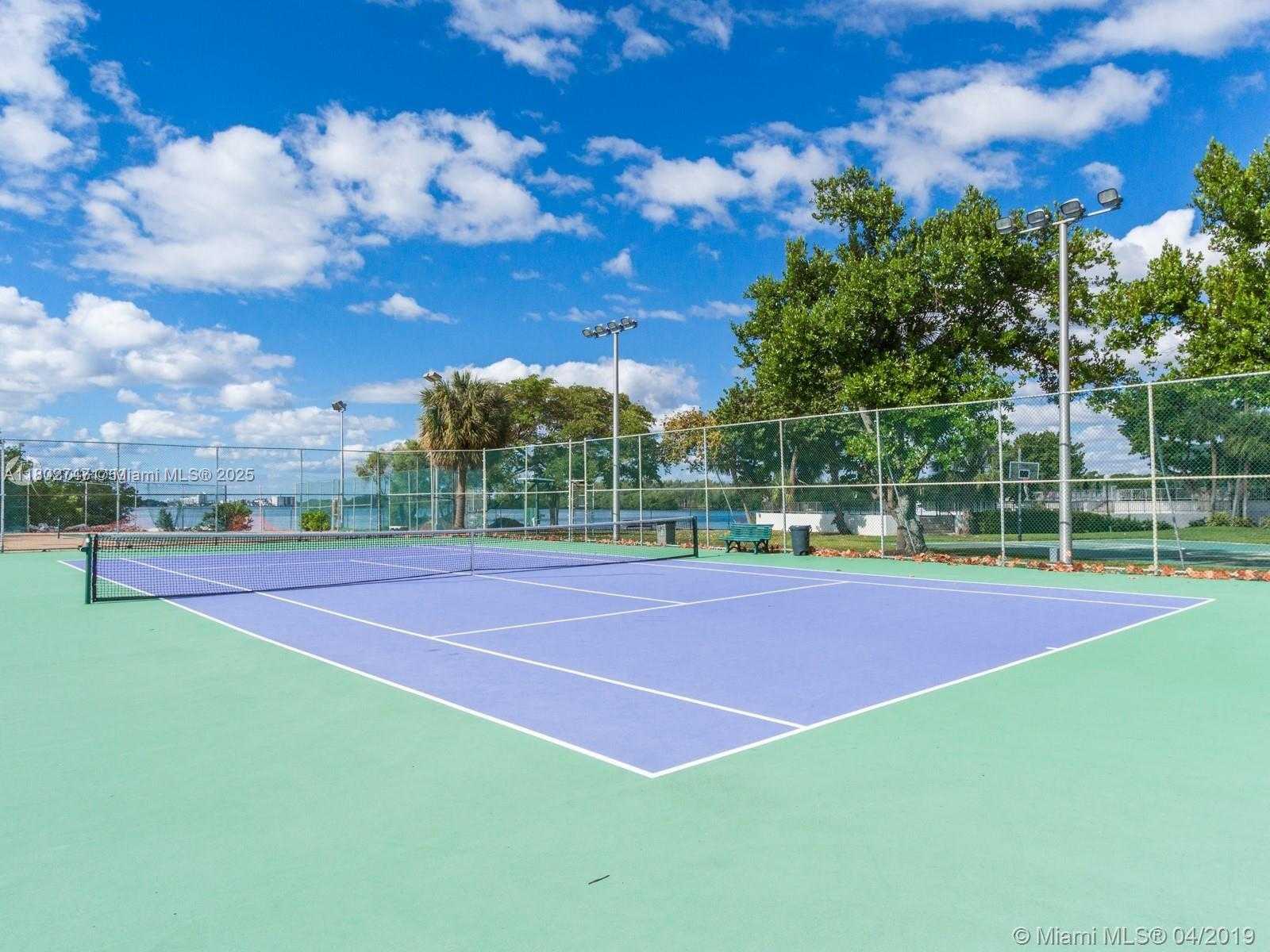 Small Image of 300 BAYVIEW DR #2105, Sunny Isles Beach Number 4