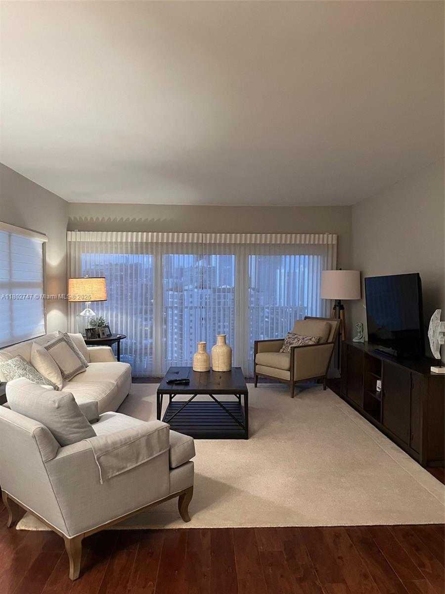 Small Image of 300 BAYVIEW DR #2105, Sunny Isles Beach Number 5