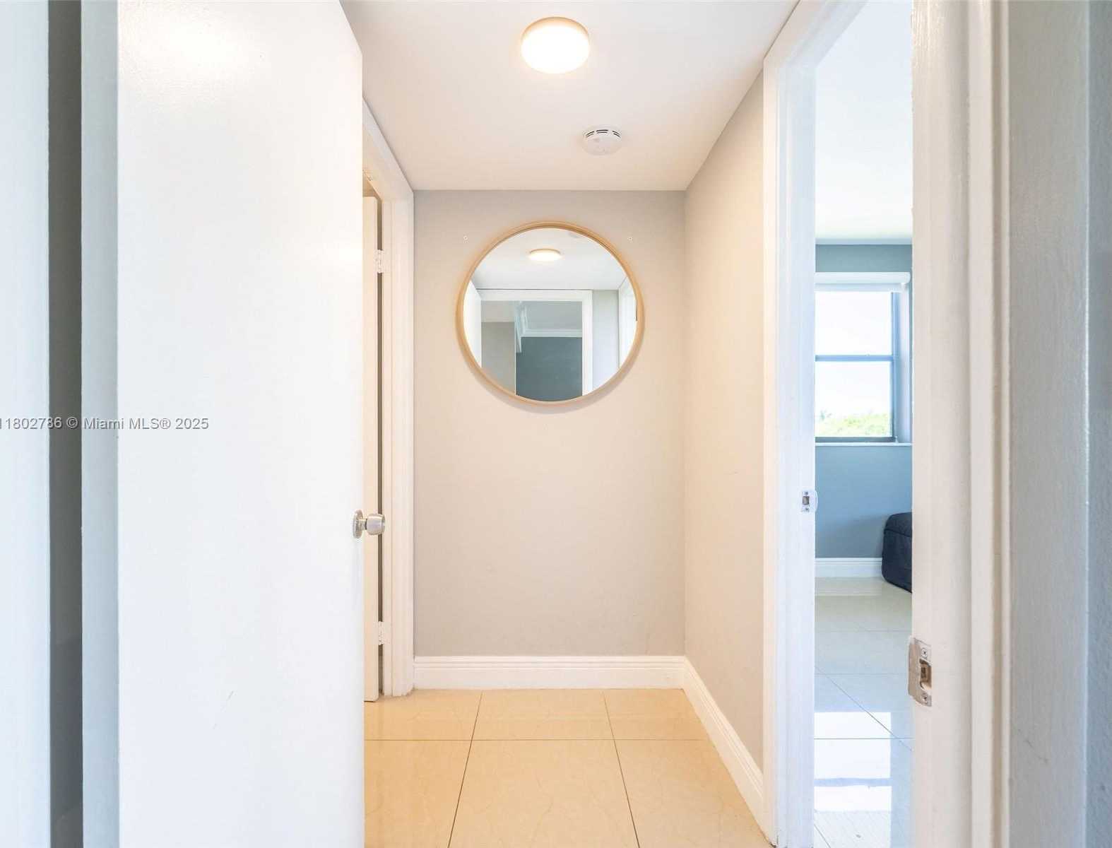 Small Image of 8100 #532, Doral Number 2