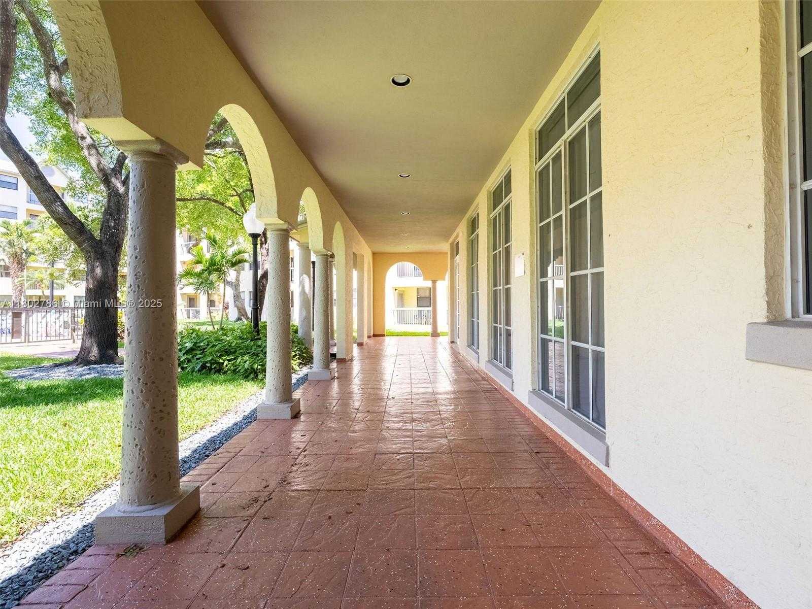 Small Image of 8100 #532, Doral Number 24