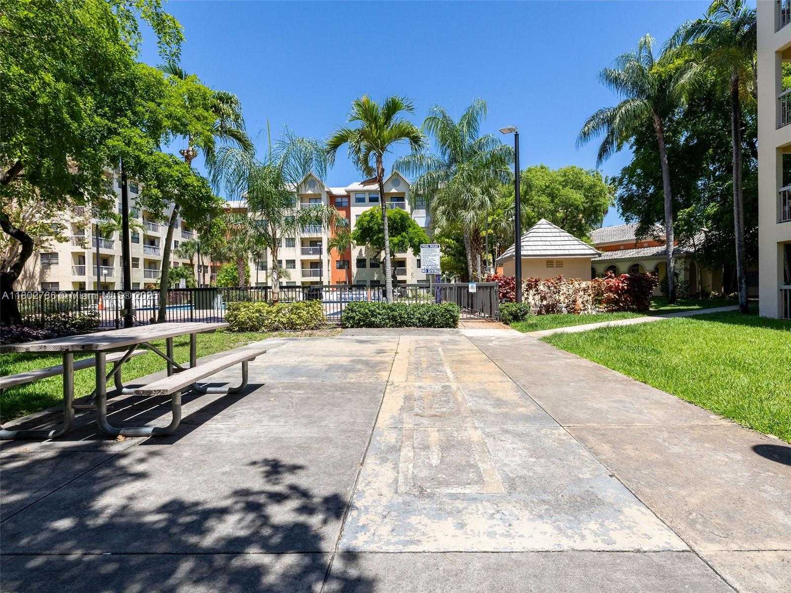 Small Image of 8100 #532, Doral Number 25