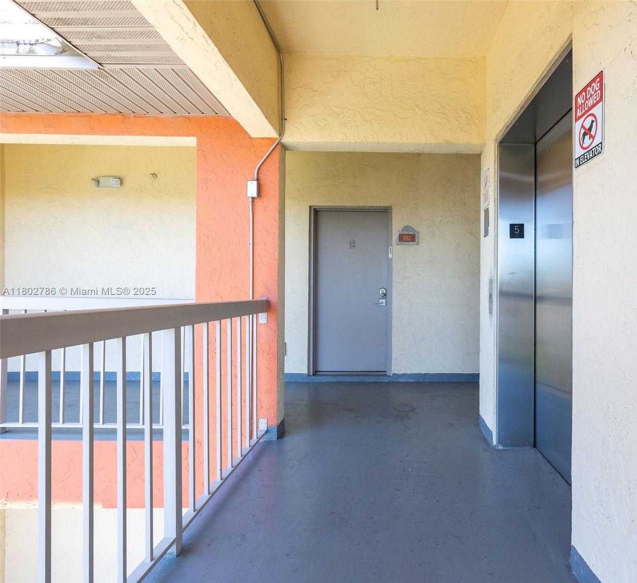 Small Image of 8100 #532, Doral Number 26
