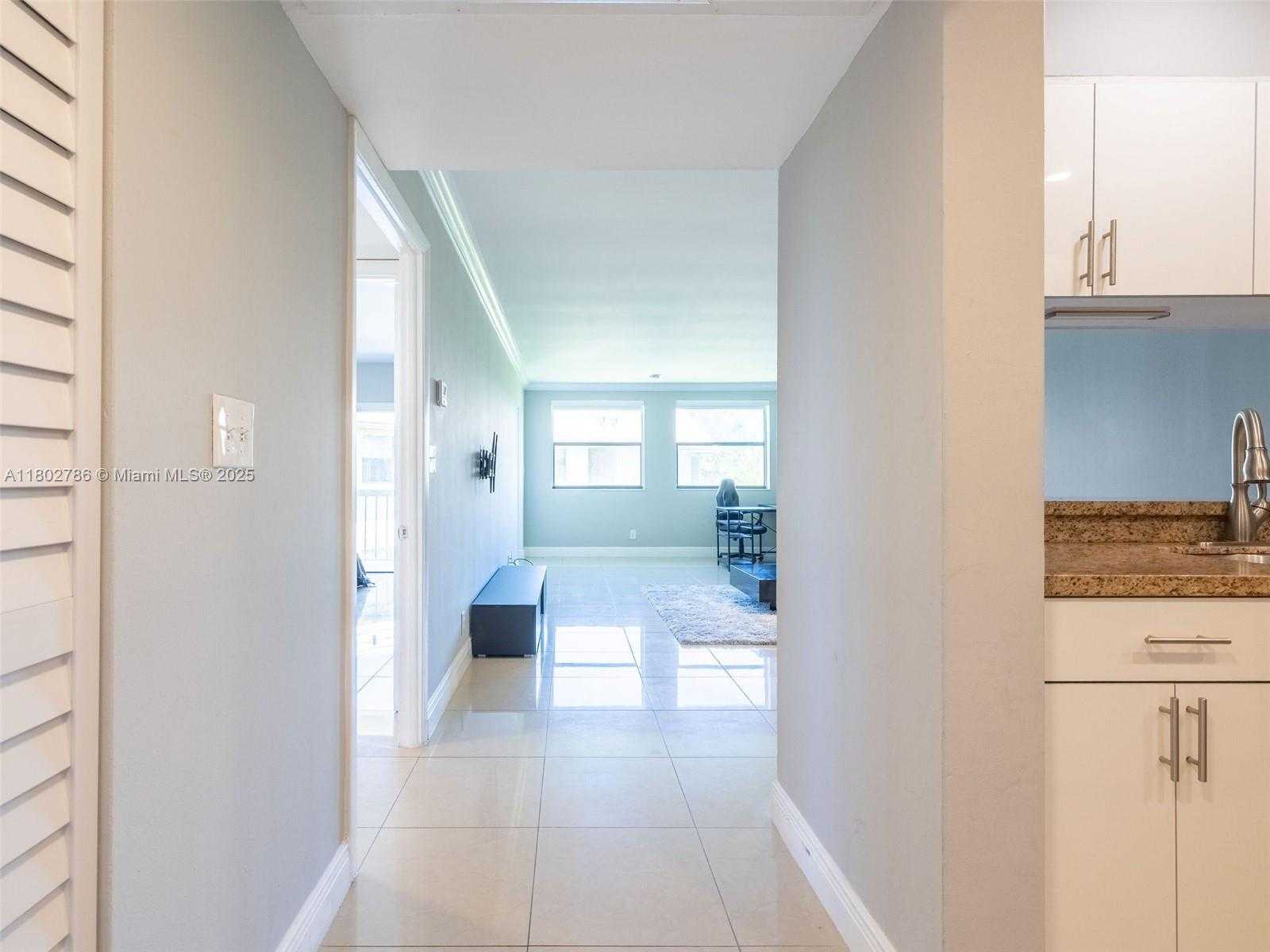 Small Image of 8100 #532, Doral Number 3