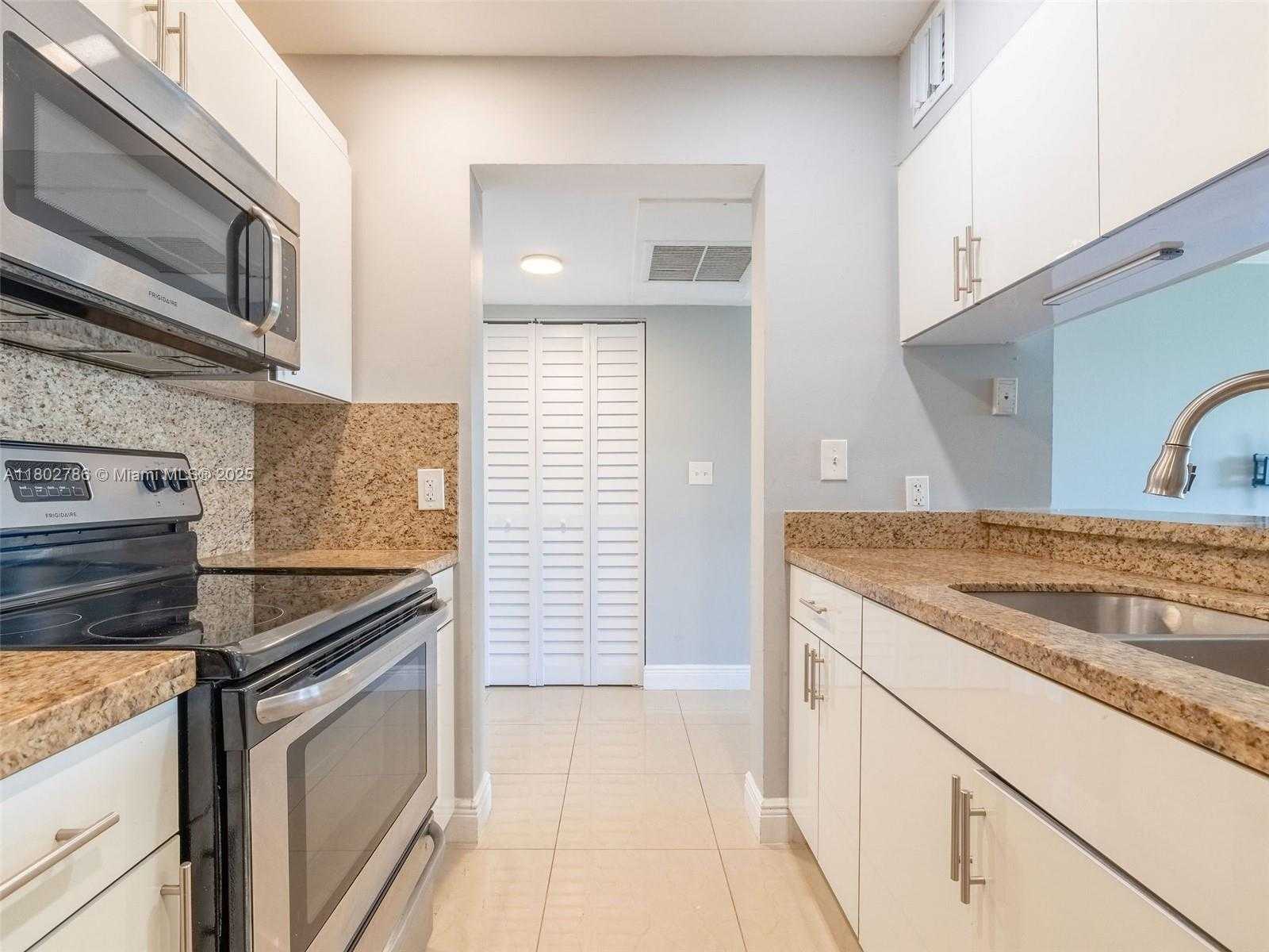Small Image of 8100 #532, Doral Number 5