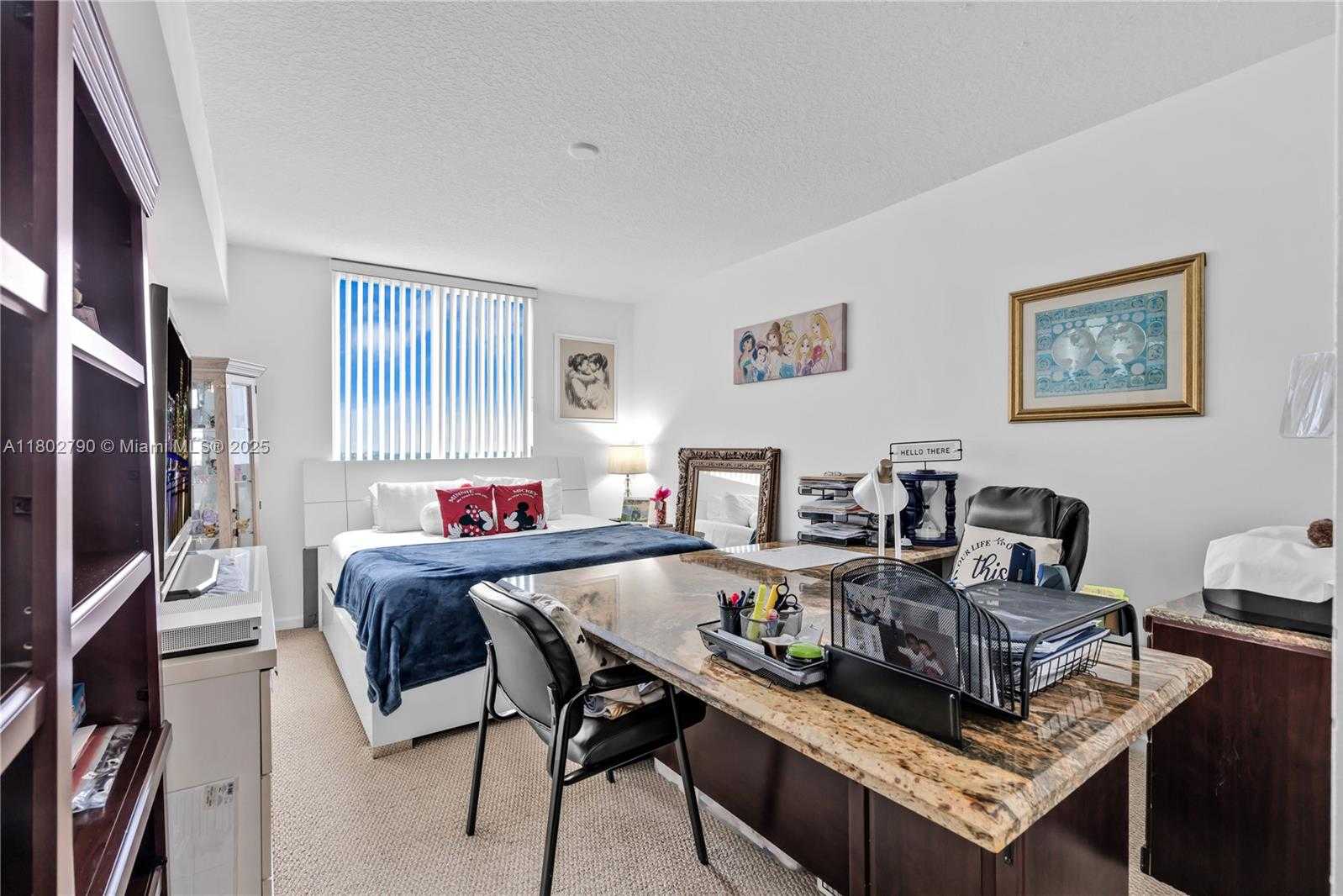 Small Image of 18800 #1022, Aventura Number 18
