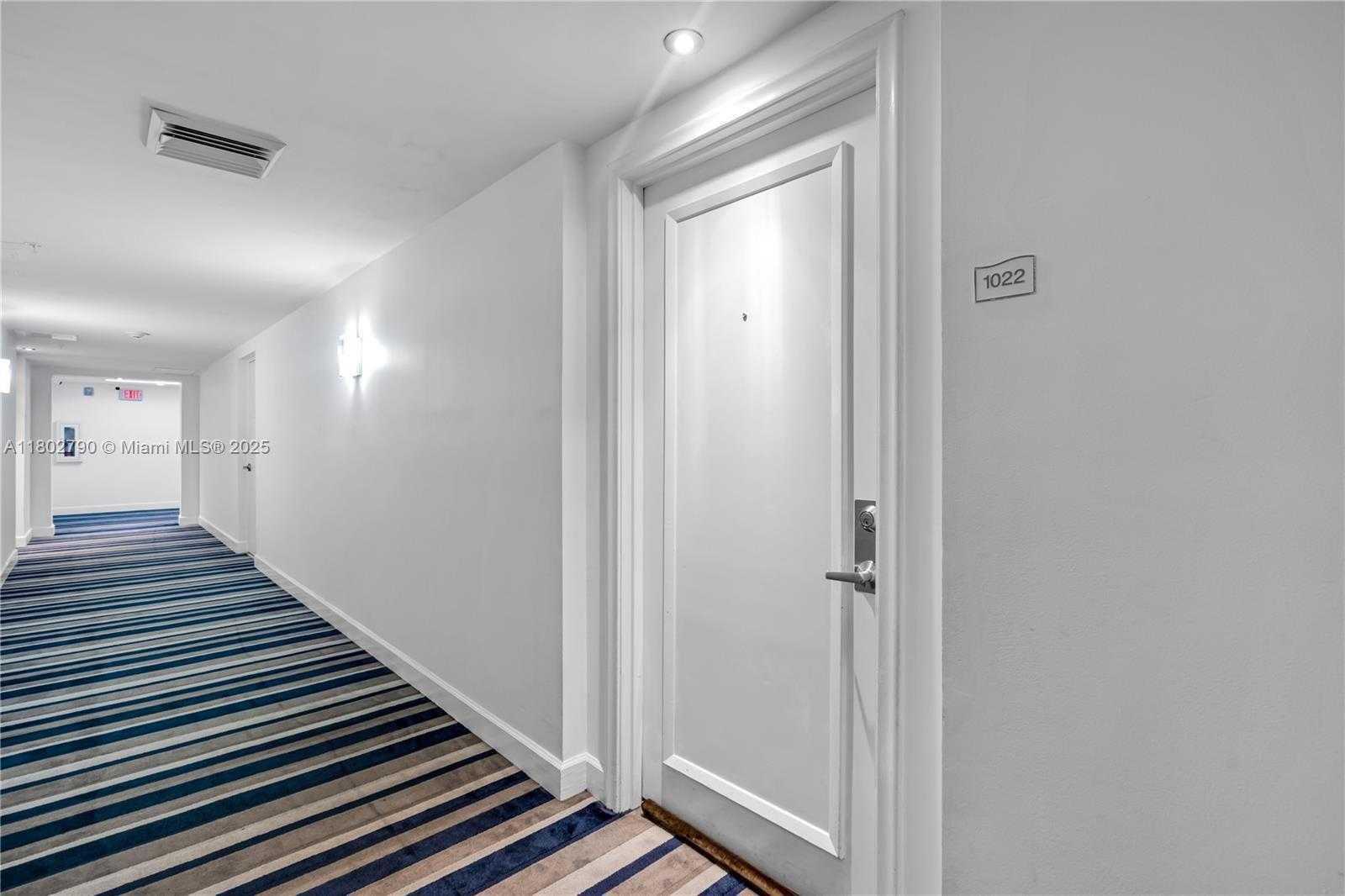 Small Image of 18800 #1022, Aventura Number 6