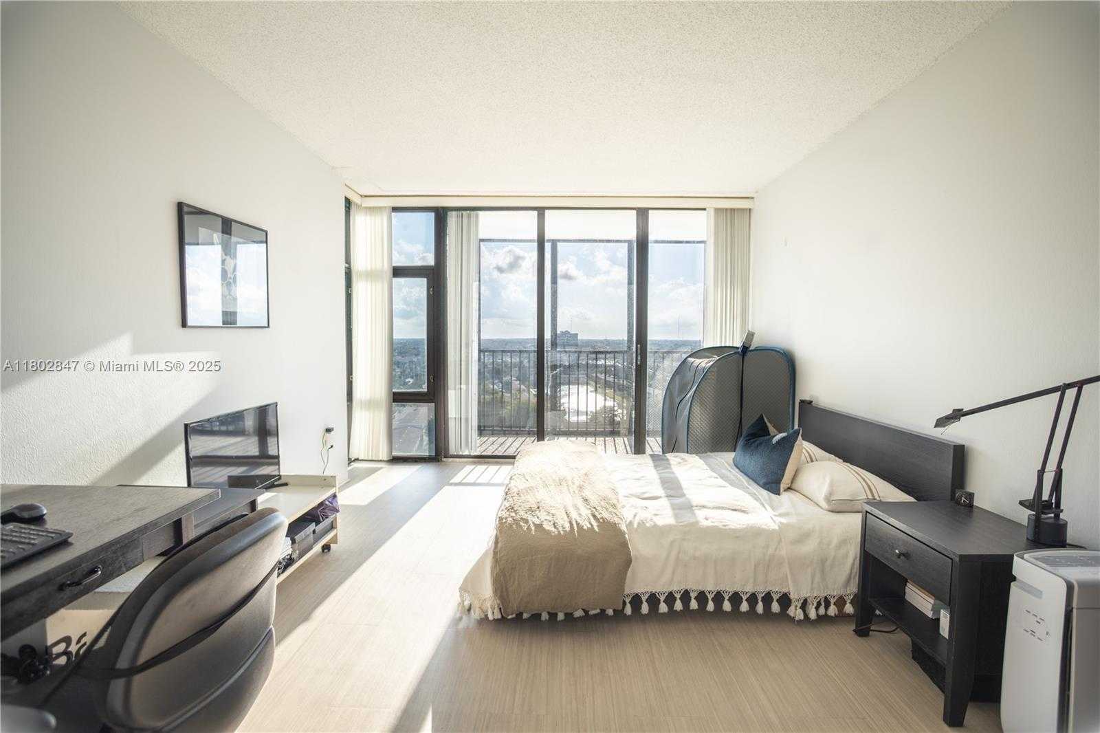 Small Image of 20100 WEST COUNTRY CLUB DR #1701, Aventura Number 16