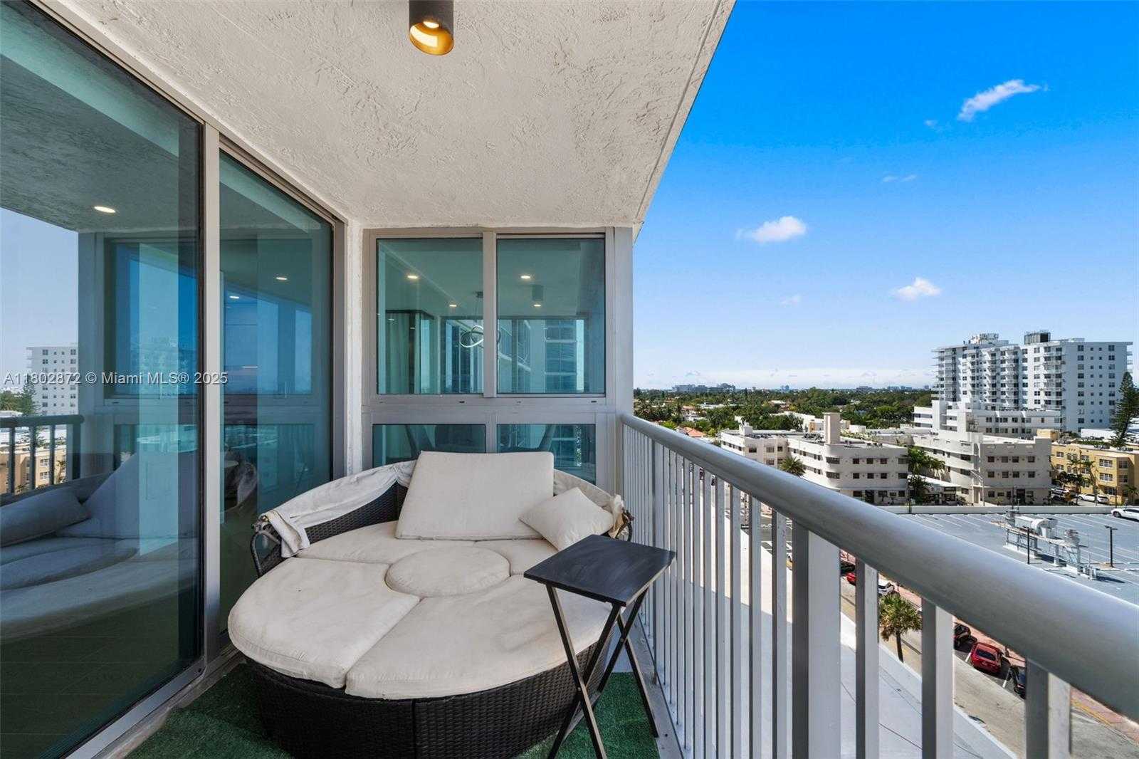 Small Image of 2655 COLLINS AVE #1009, Miami Beach Number 14