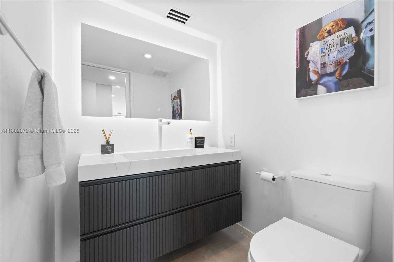 Small Image of 2655 COLLINS AVE #1009, Miami Beach Number 16