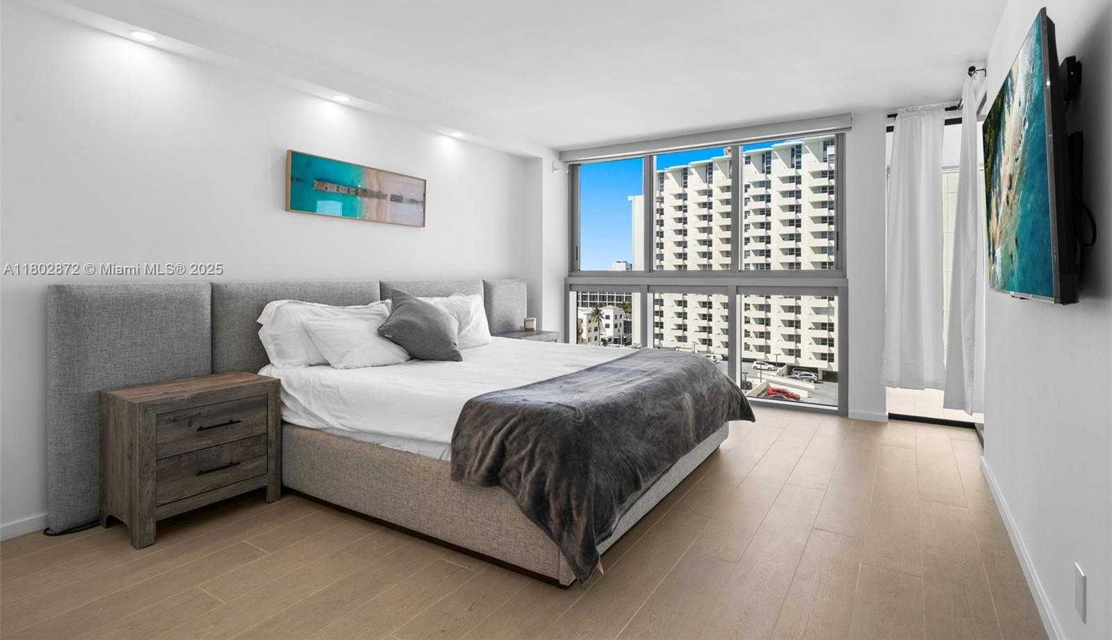 Small Image of 2655 COLLINS AVE #1009, Miami Beach Number 17