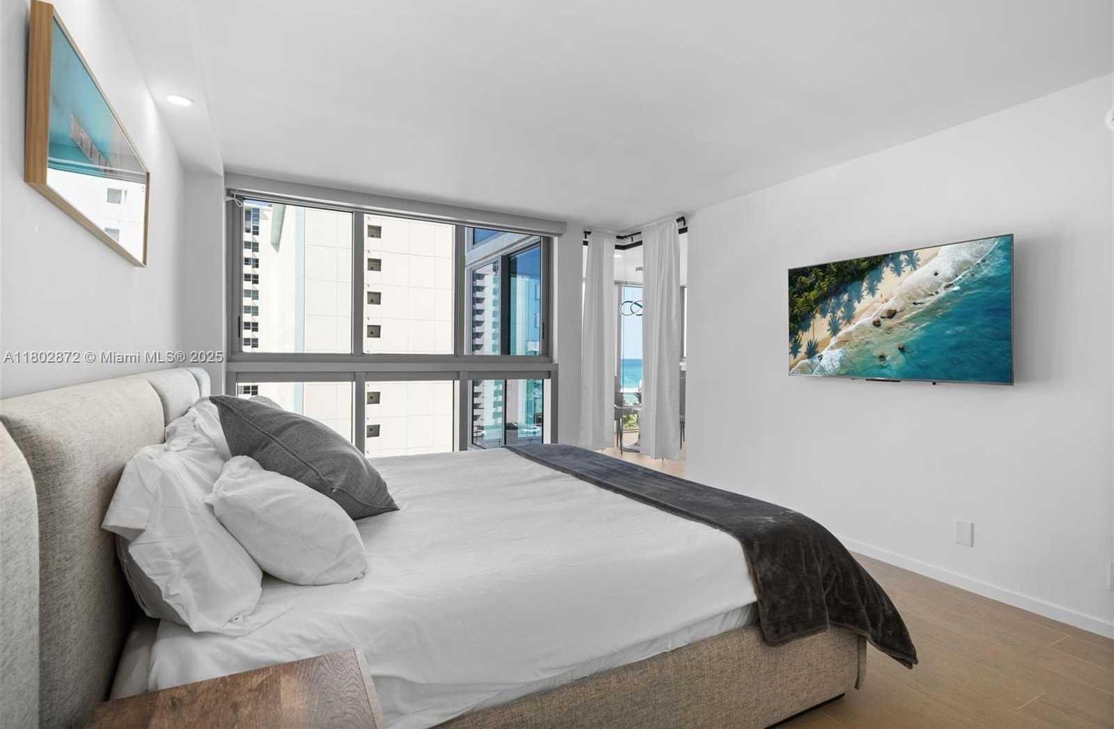 Small Image of 2655 COLLINS AVE #1009, Miami Beach Number 18