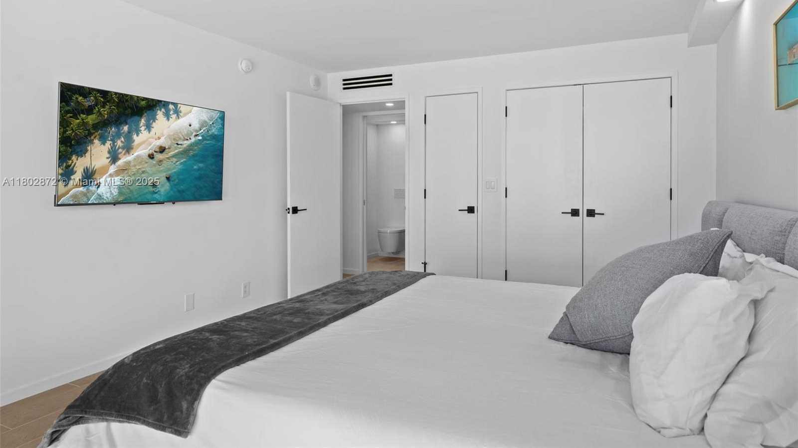 Small Image of 2655 COLLINS AVE #1009, Miami Beach Number 19