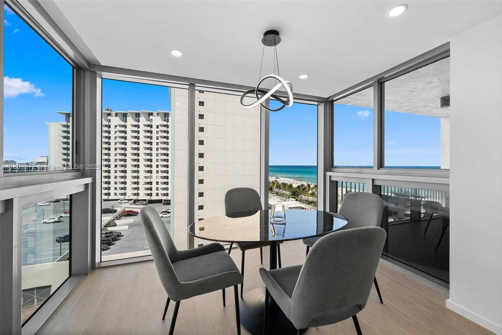 Small Image of 2655 COLLINS AVE #1009, Miami Beach Number 2