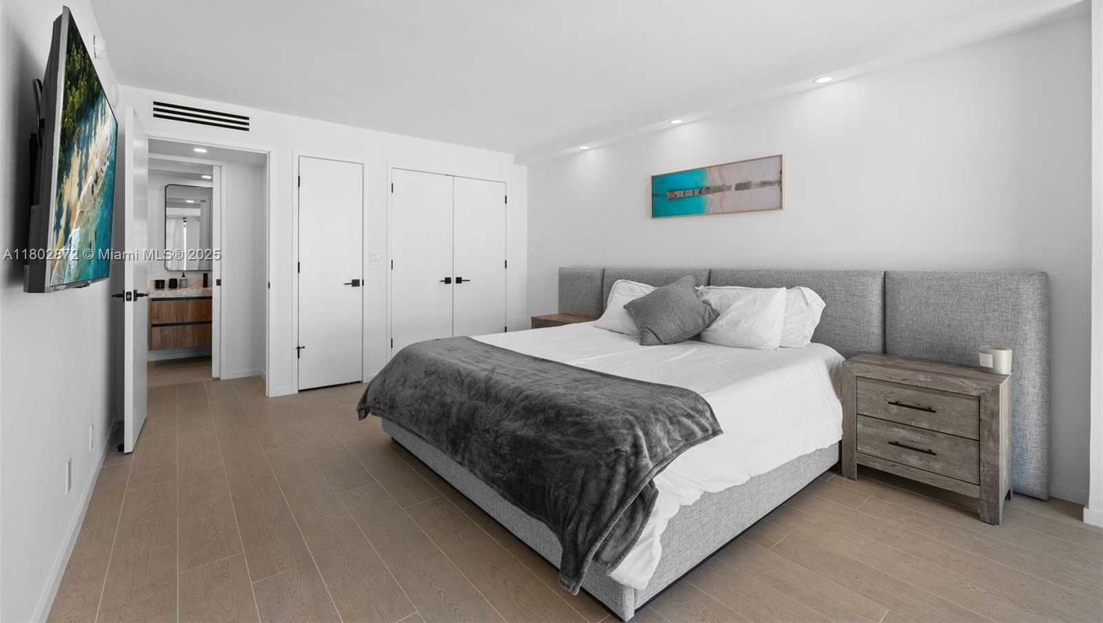 Small Image of 2655 COLLINS AVE #1009, Miami Beach Number 20