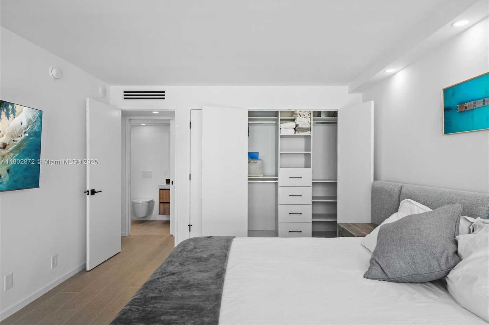 Small Image of 2655 COLLINS AVE #1009, Miami Beach Number 21