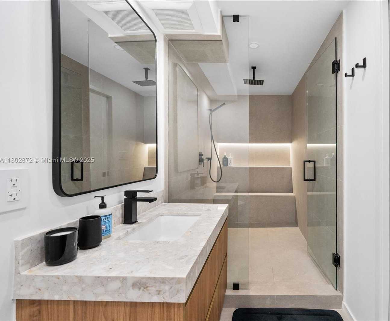 Small Image of 2655 COLLINS AVE #1009, Miami Beach Number 24