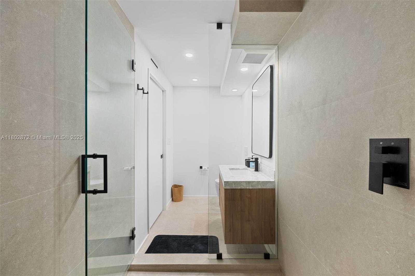 Small Image of 2655 COLLINS AVE #1009, Miami Beach Number 25