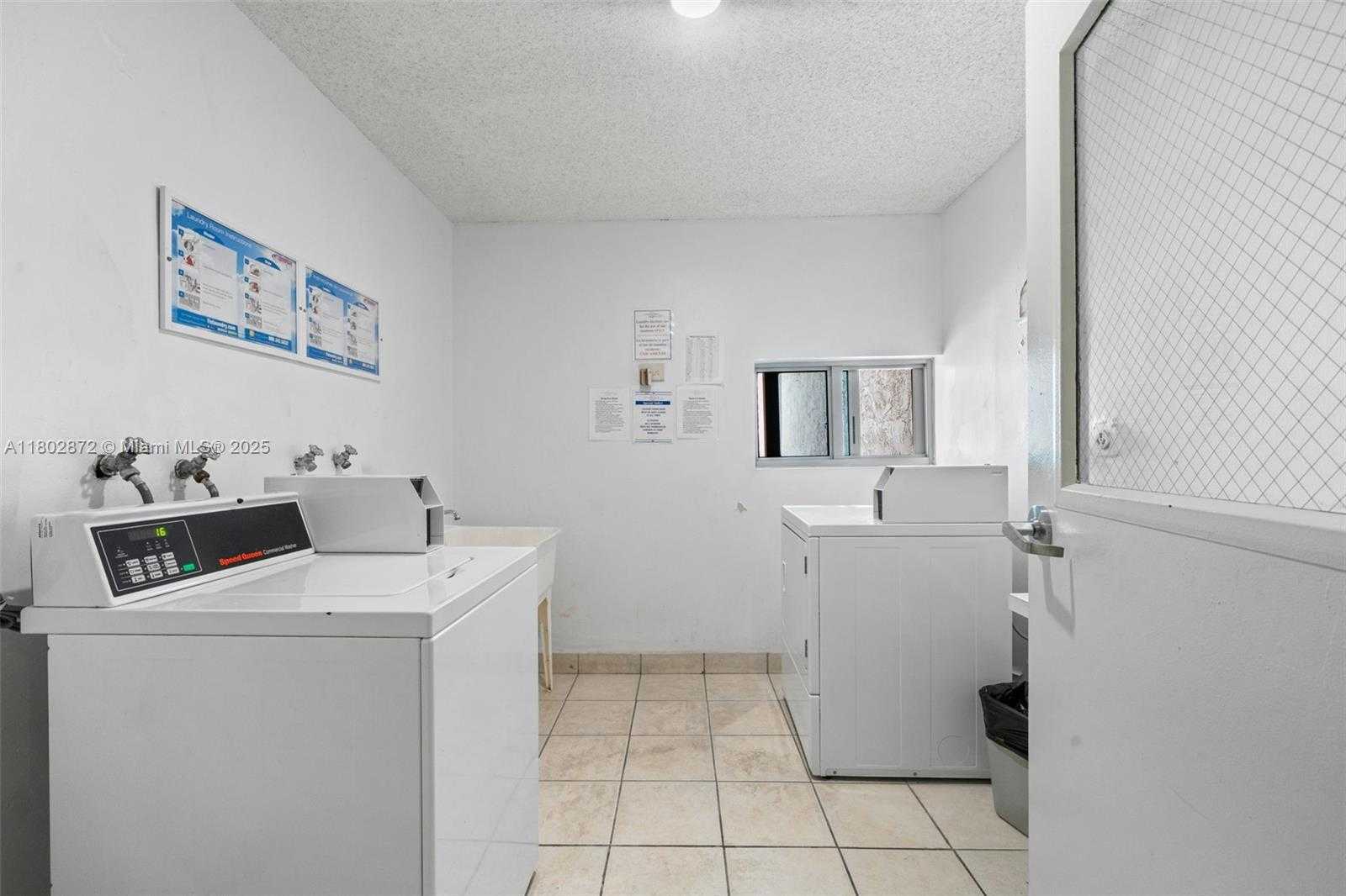 Small Image of 2655 COLLINS AVE #1009, Miami Beach Number 26