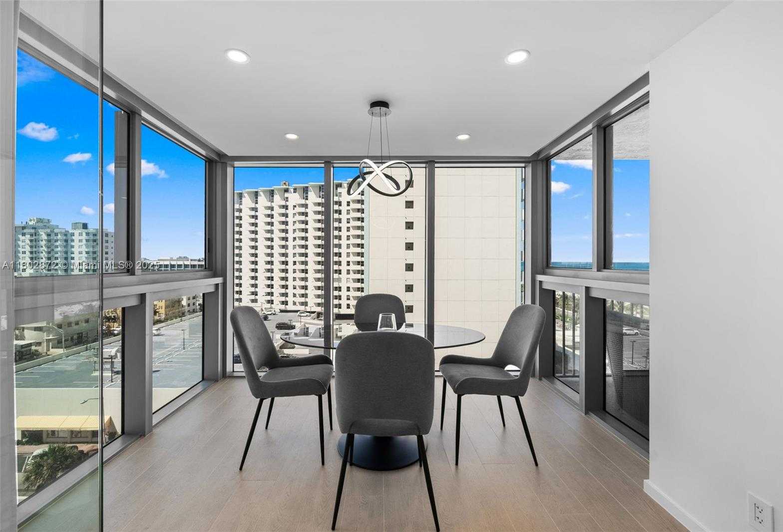 Small Image of 2655 COLLINS AVE #1009, Miami Beach Number 3