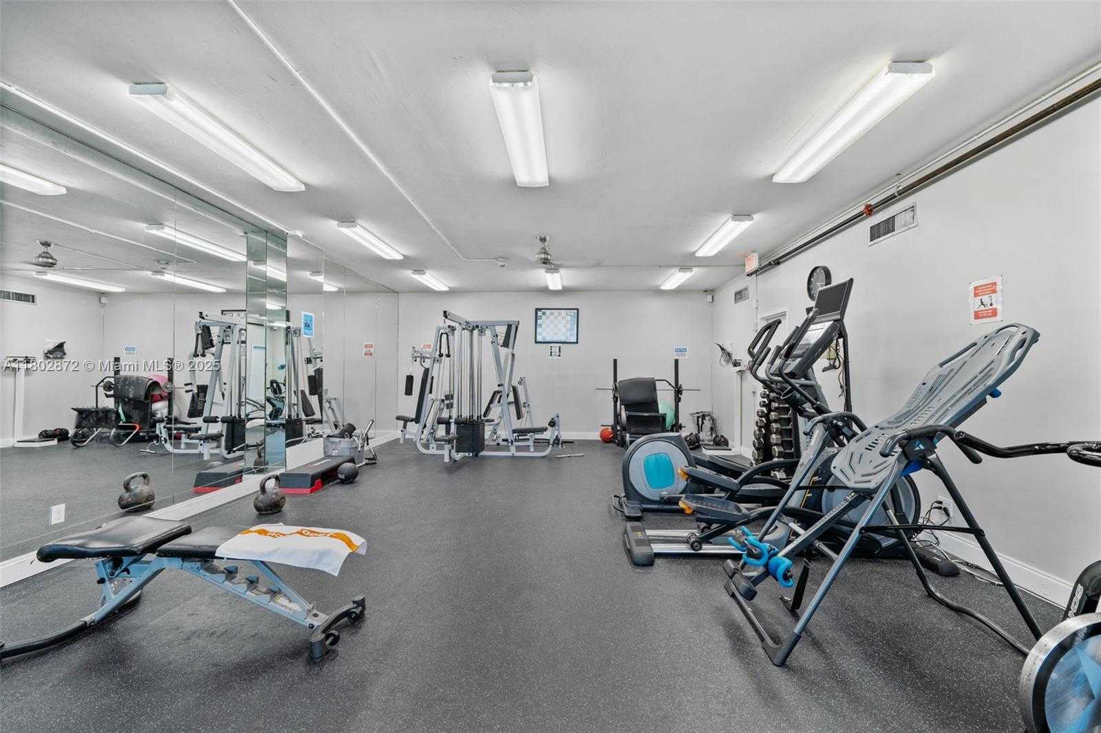 Small Image of 2655 COLLINS AVE #1009, Miami Beach Number 31