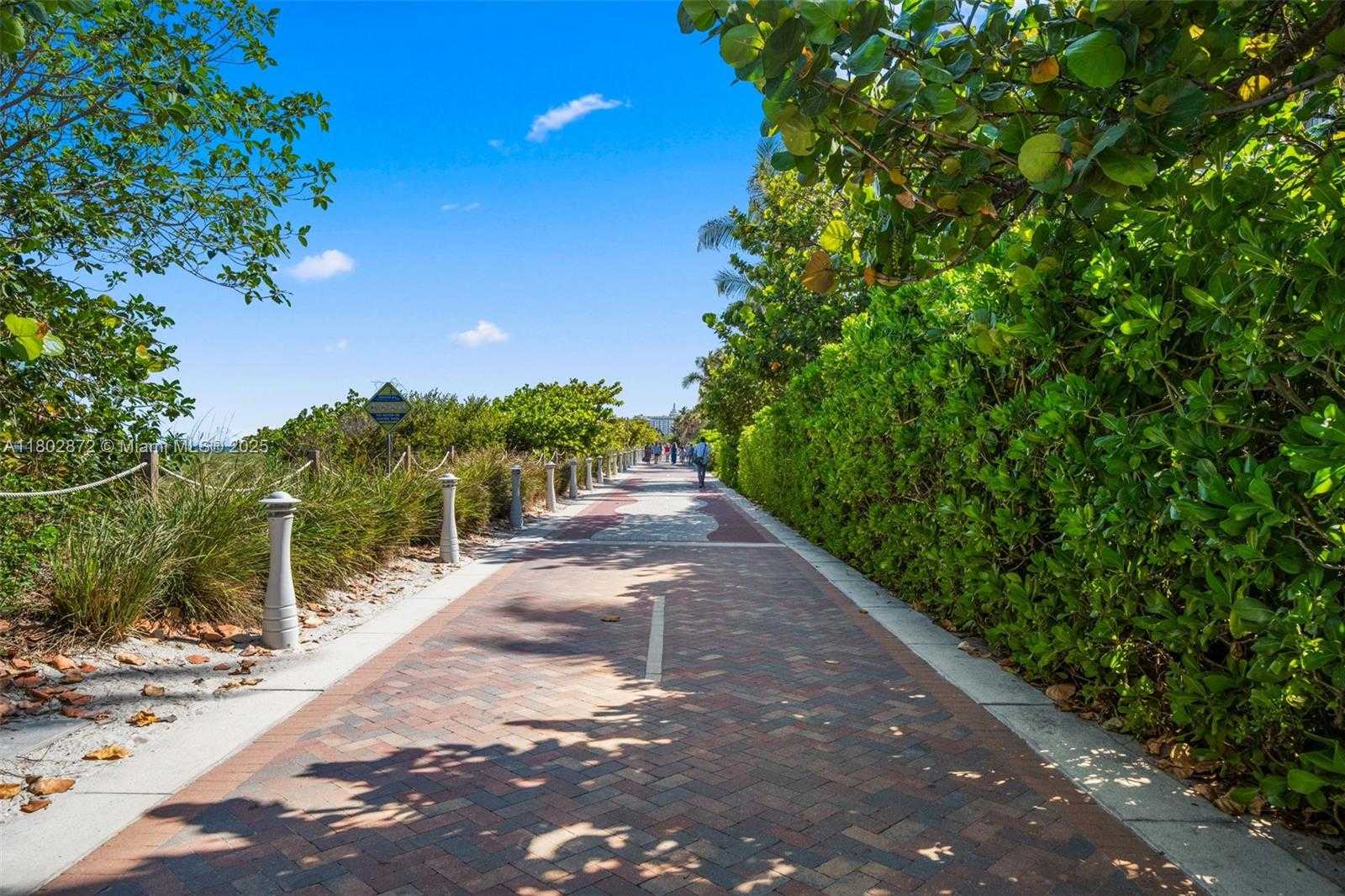 Small Image of 2655 COLLINS AVE #1009, Miami Beach Number 34