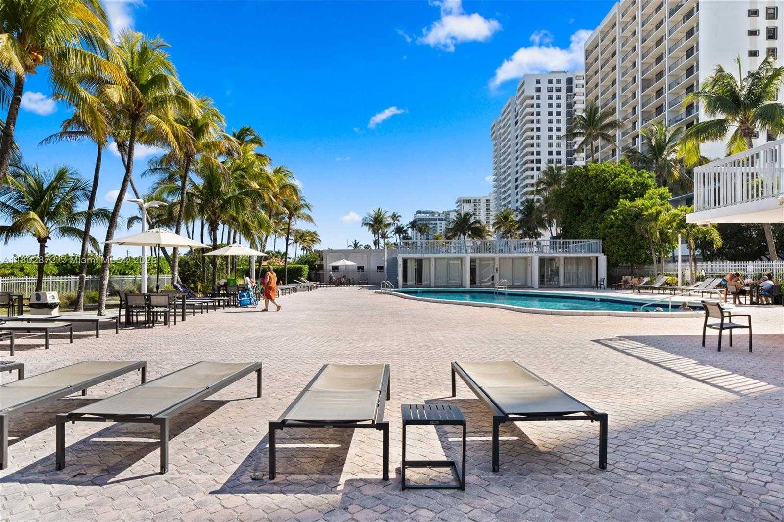 Small Image of 2655 COLLINS AVE #1009, Miami Beach Number 37