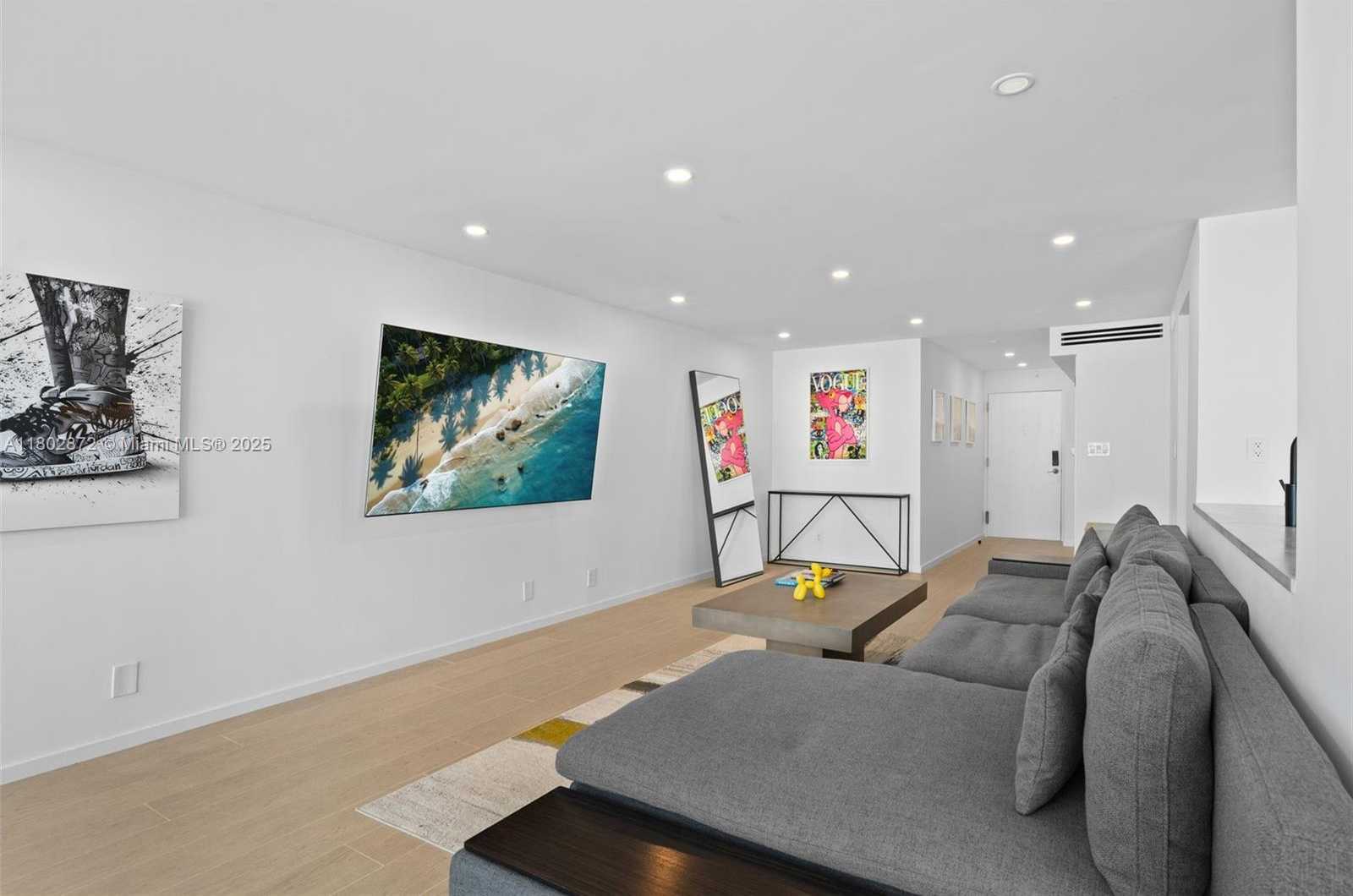 Small Image of 2655 COLLINS AVE #1009, Miami Beach Number 8