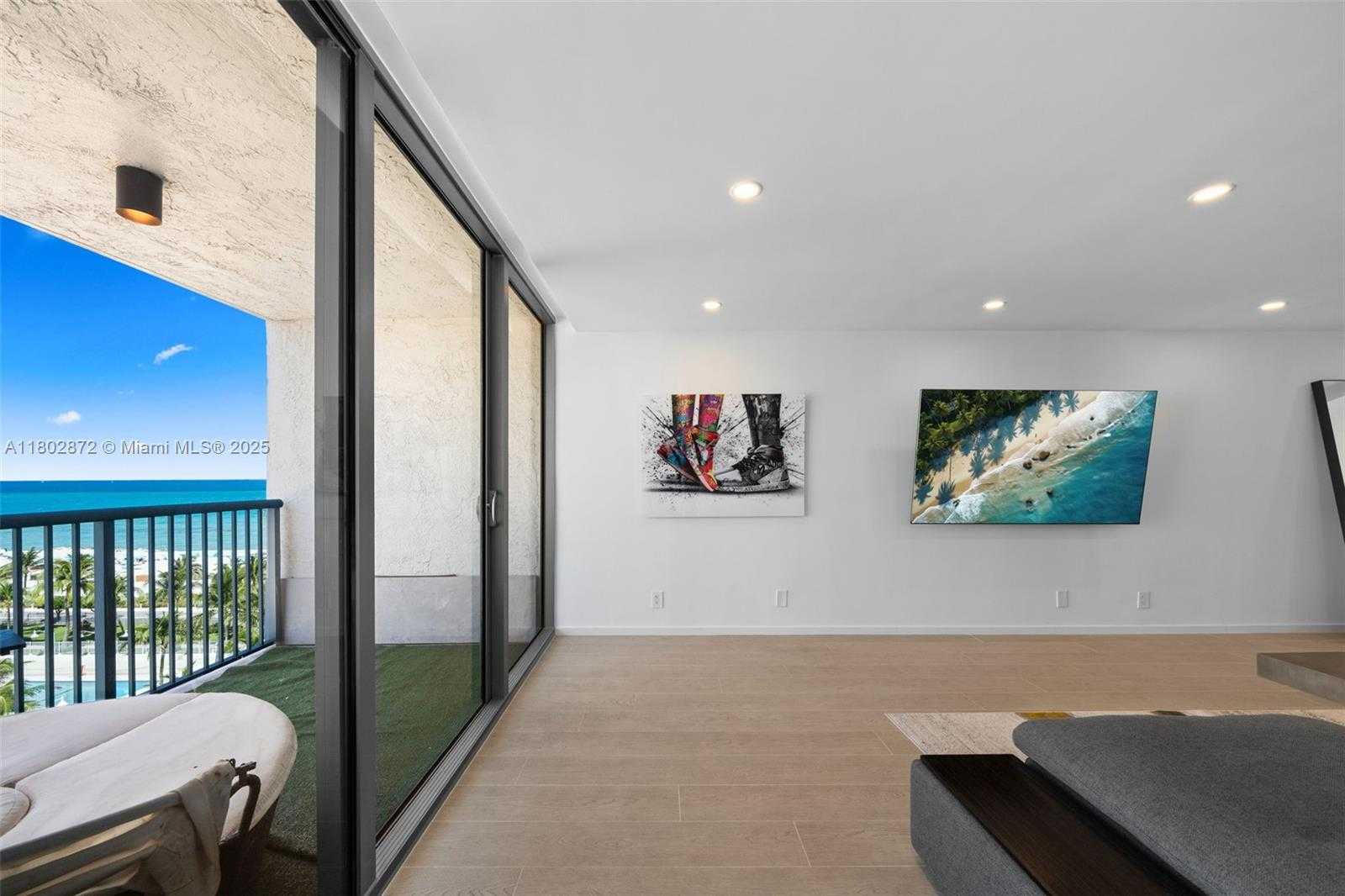 Small Image of 2655 COLLINS AVE #1009, Miami Beach Number 9