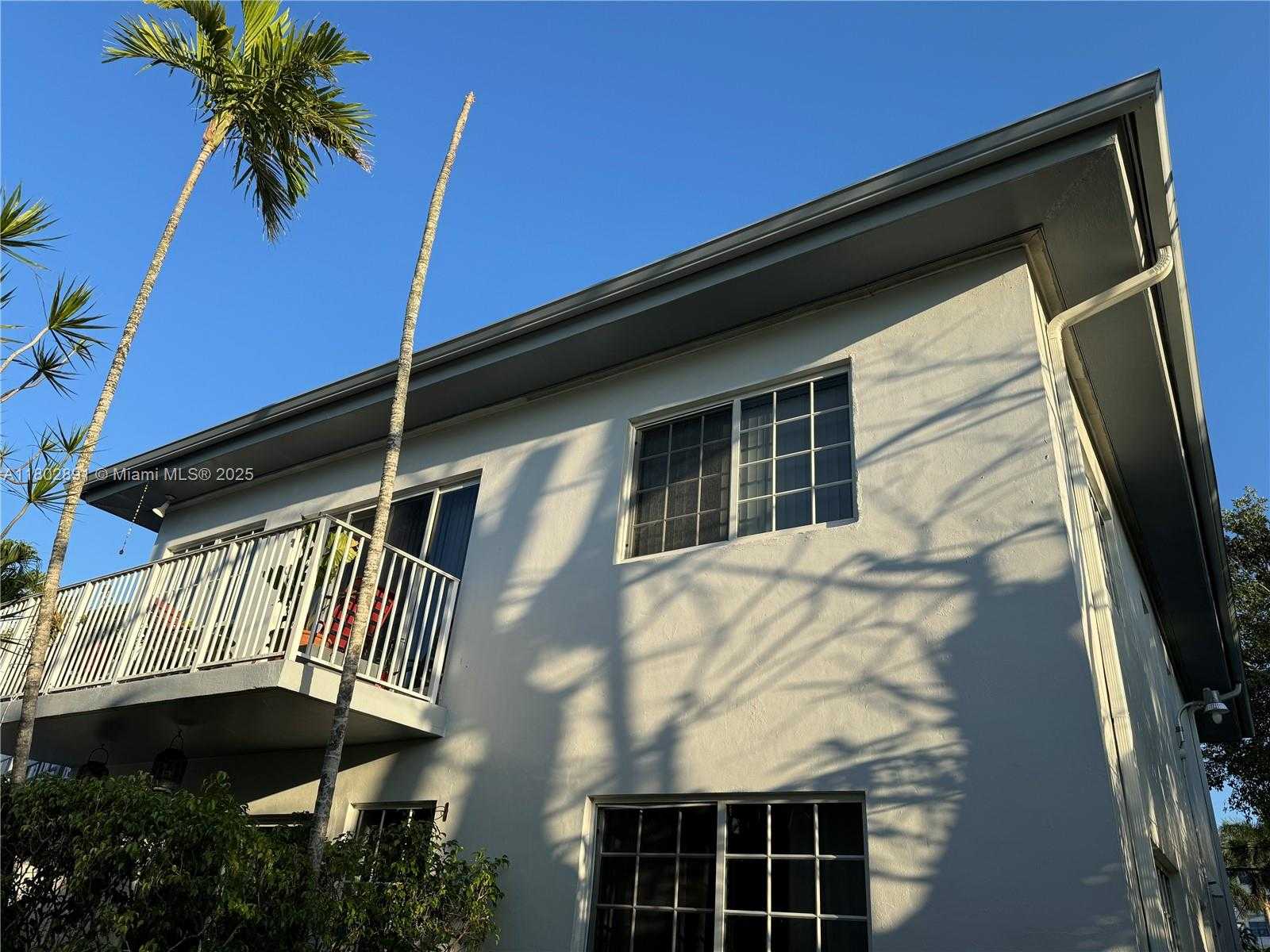 Small Image of 9260 BAY HARBOR TER #24, Bay Harbor Islands Number 14