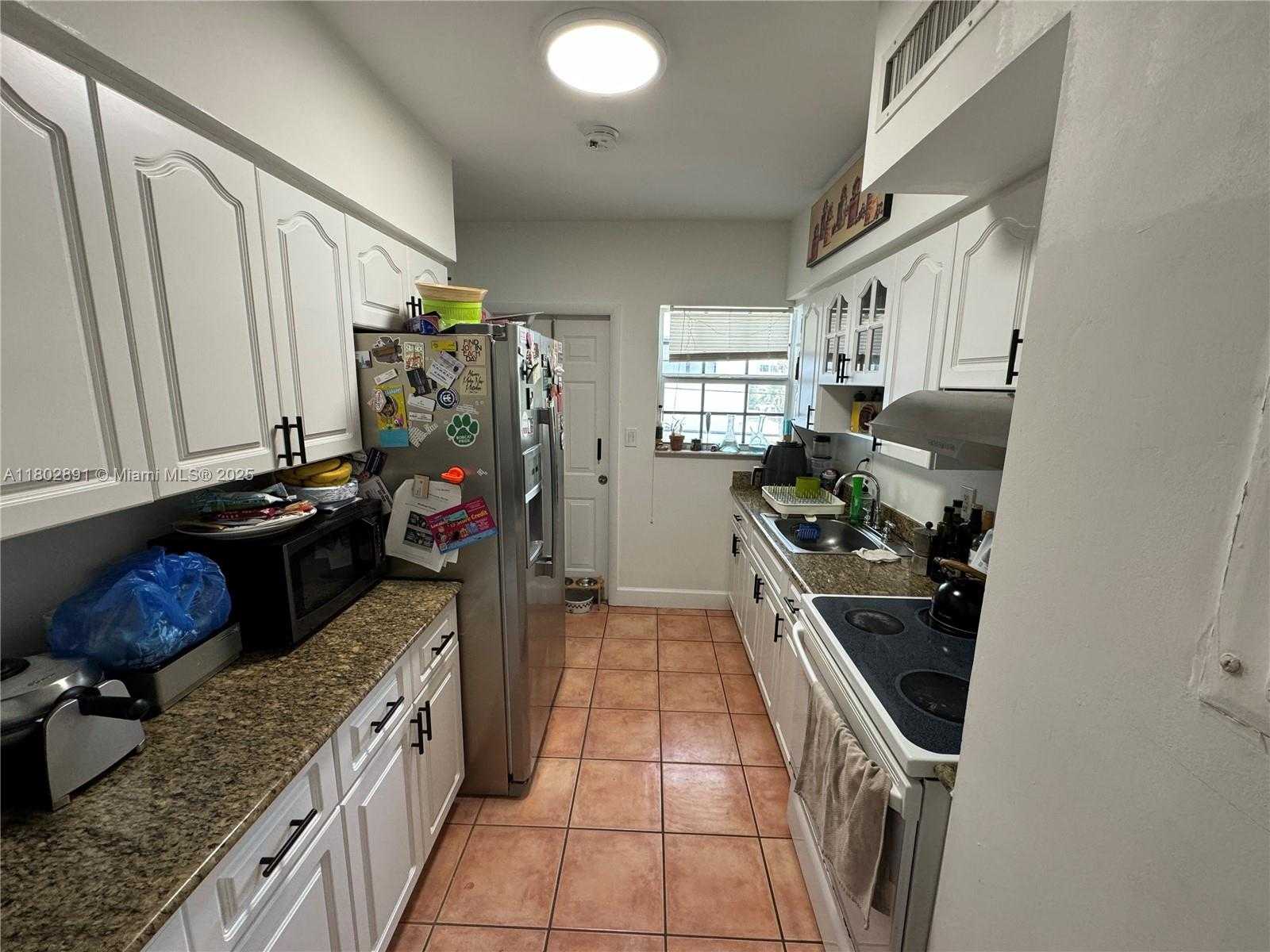 Small Image of 9260 BAY HARBOR TER #24, Bay Harbor Islands Number 4