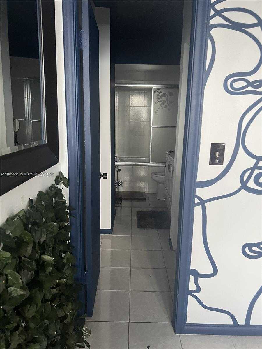 Small Image of 1817 SOUTH OCEAN DR #718, Hallandale Beach Number 11