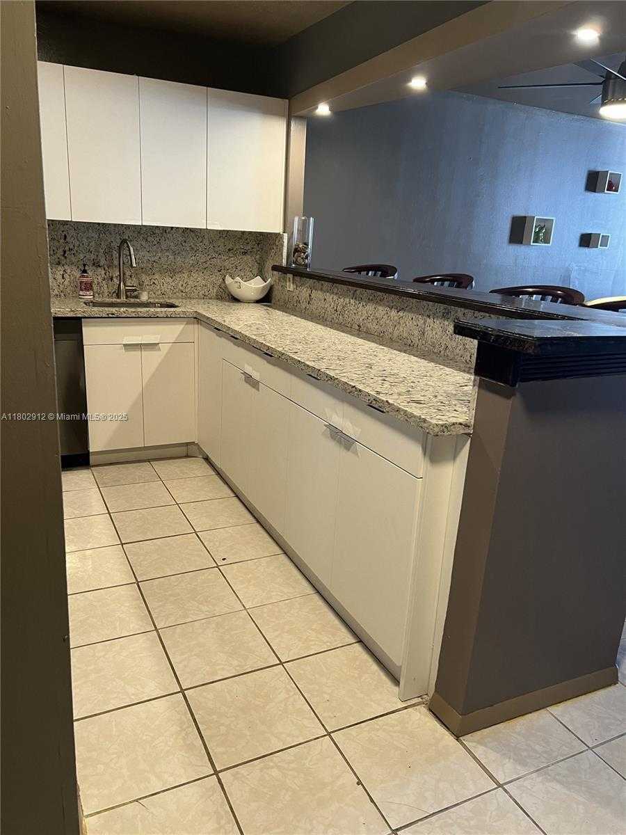 Small Image of 1817 SOUTH OCEAN DR #718, Hallandale Beach Number 4